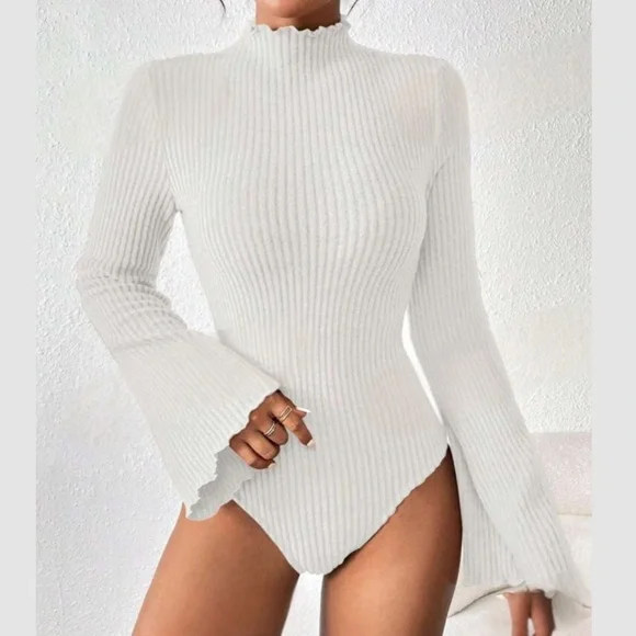 Luxe bell sleeve fitted bodysuit - Picture 10 of 11
